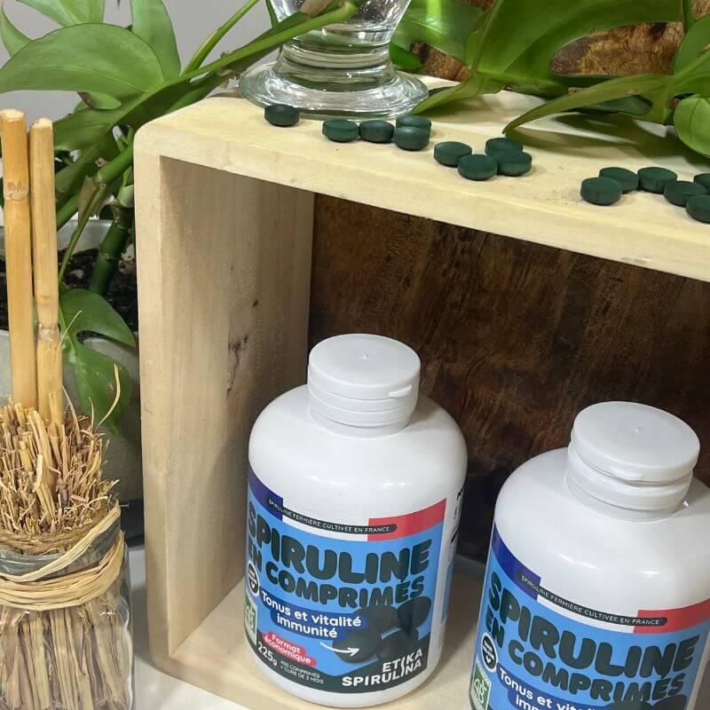Piluliers de comprimés de spiruline pour une cure 3 mois