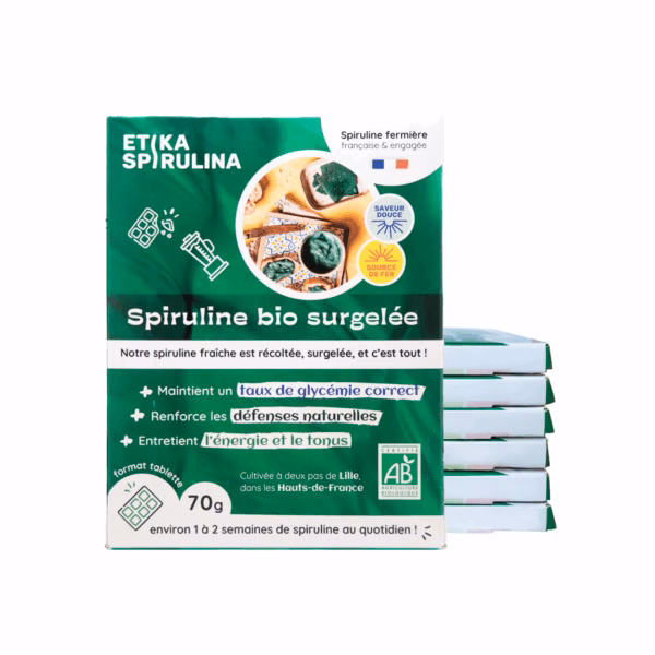 Photo de 7 sachets fermés de spiruline surgelée Etika Spirulina, conditionnés en emballages individuels