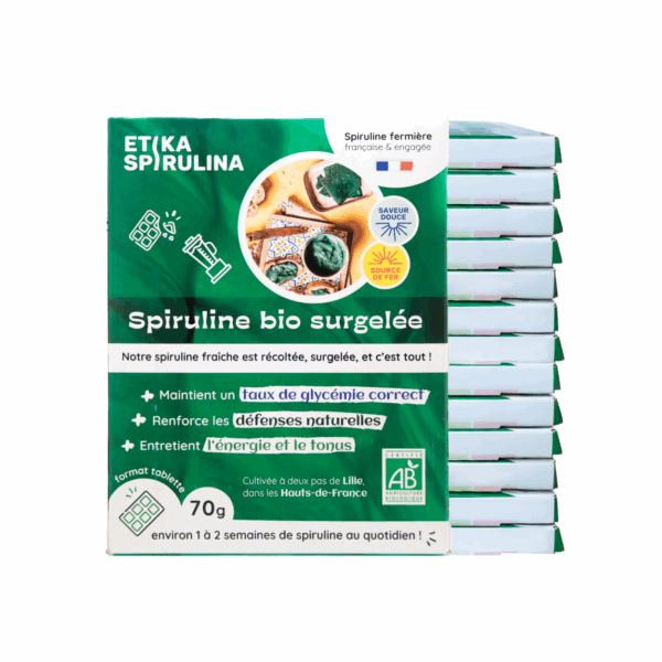 Photo de 14 sachets fermés de spiruline surgelée Etika Spirulina, conditionnés en emballages individuels