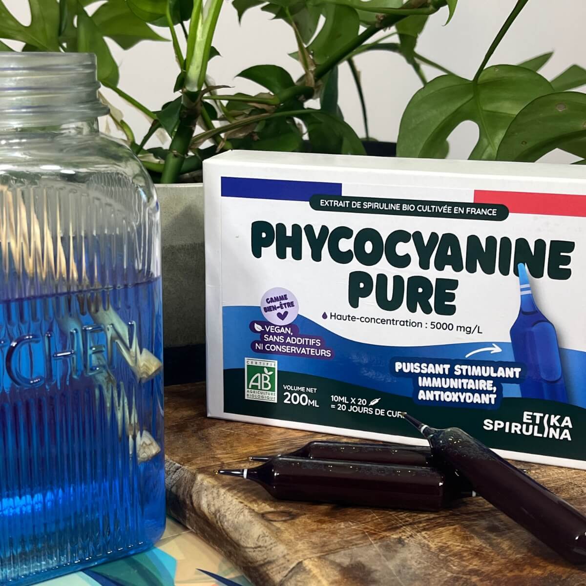 Une boite d'ampoules de phycocyanine